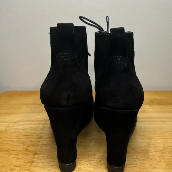 Vince Camuto black wedge boots, size 9 - Picture 4 of 6